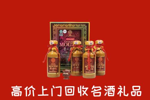 梁子湖回收50年茅台酒